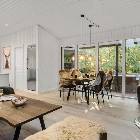 Gorgeous In With Kitchen Holiday home