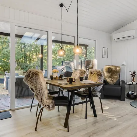 Gorgeous In With Kitchen Holiday home